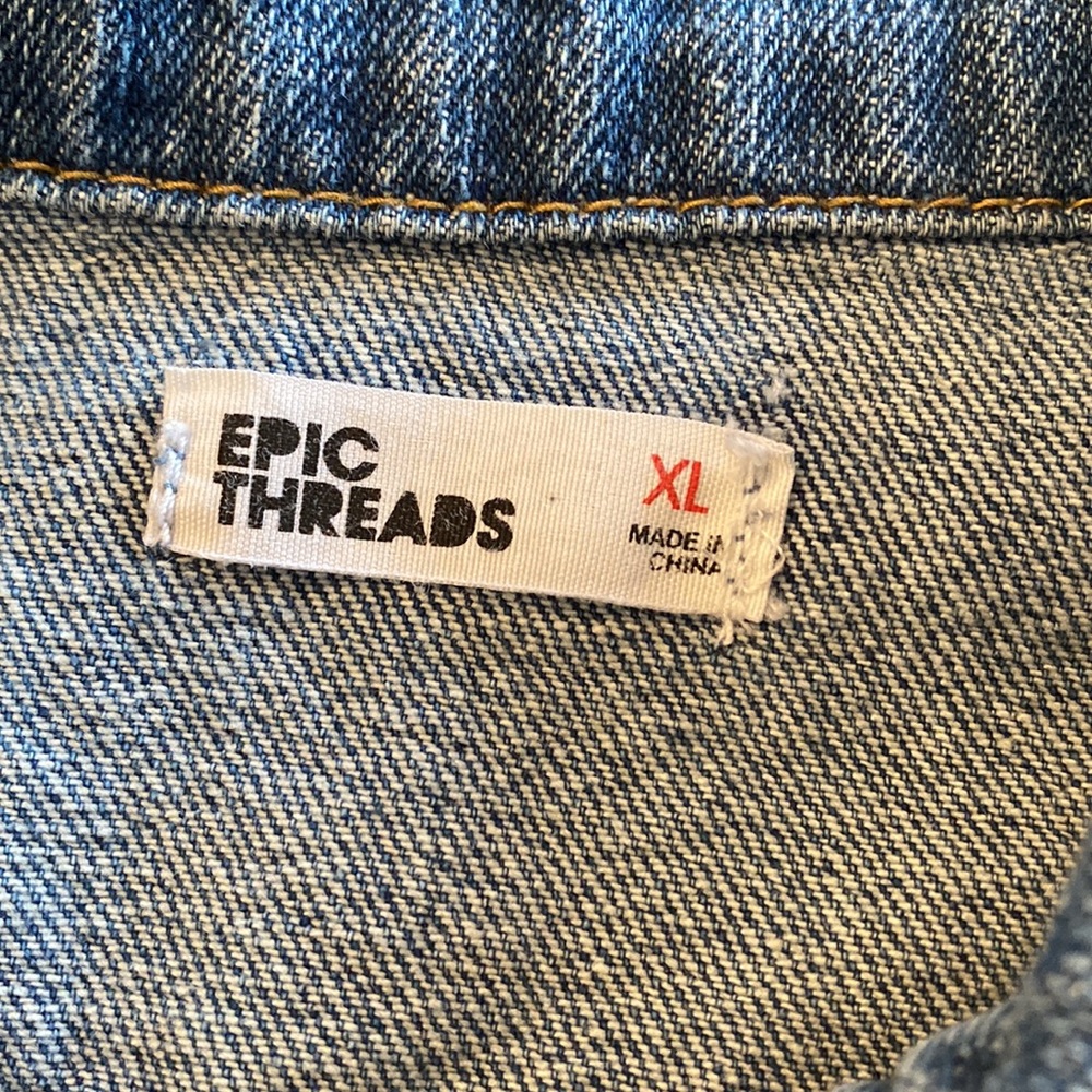 Cropped denim jacket - Picture 2 of 3